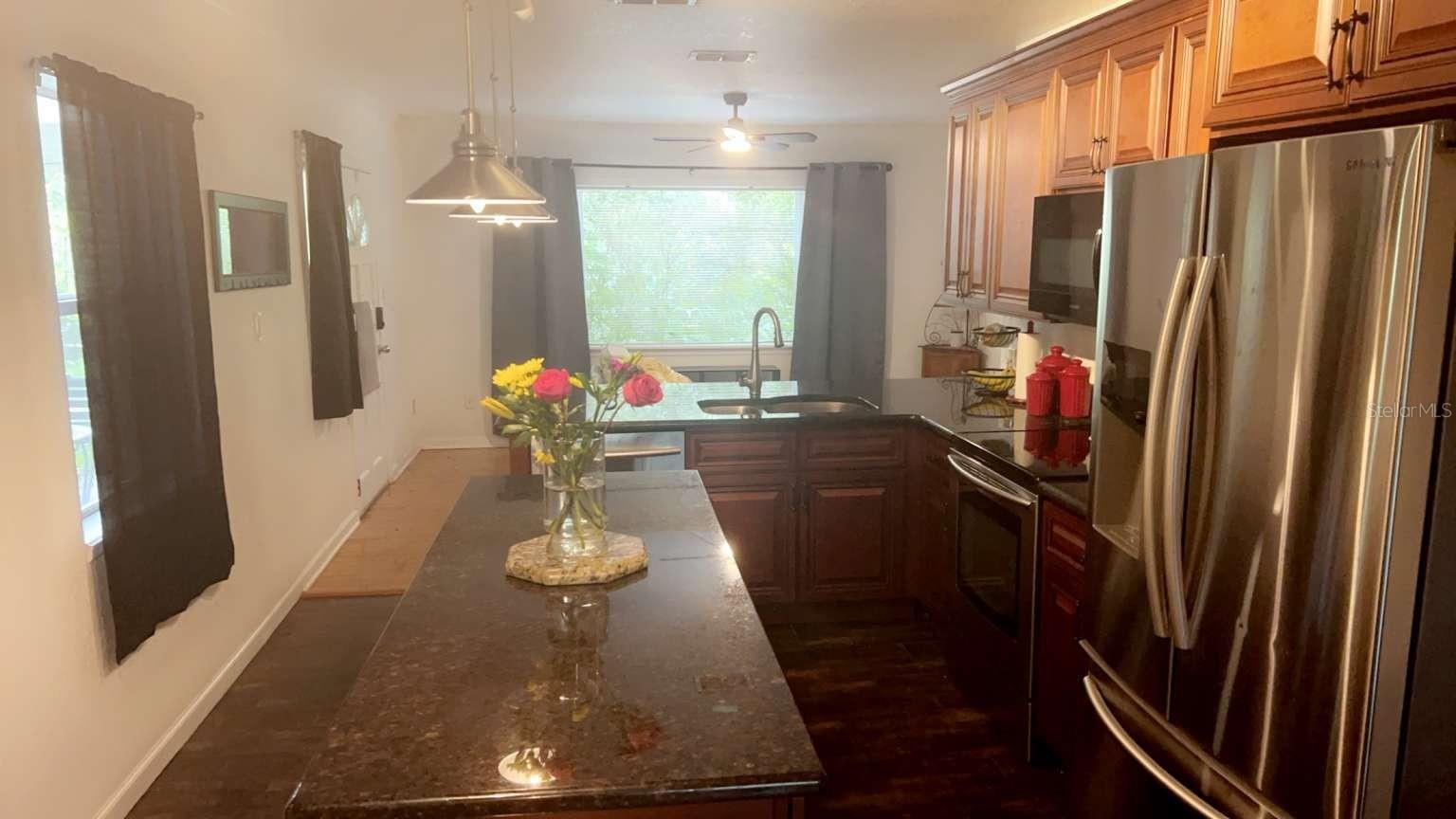 1015 LAKE EMERALD DR, ORLANDO, FL, 32806