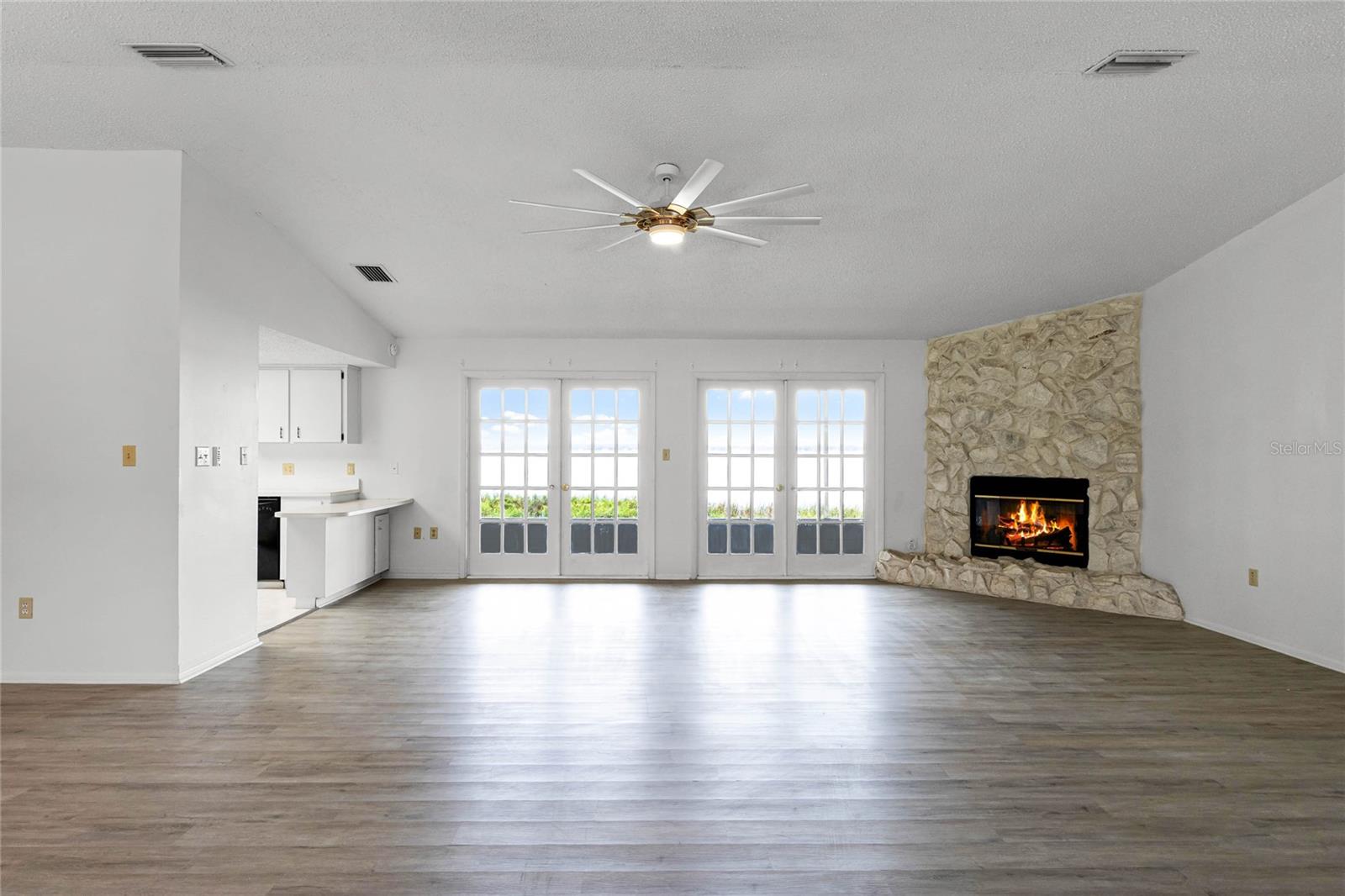 405 W 4TH CT, FROSTPROOF, FL, 33843