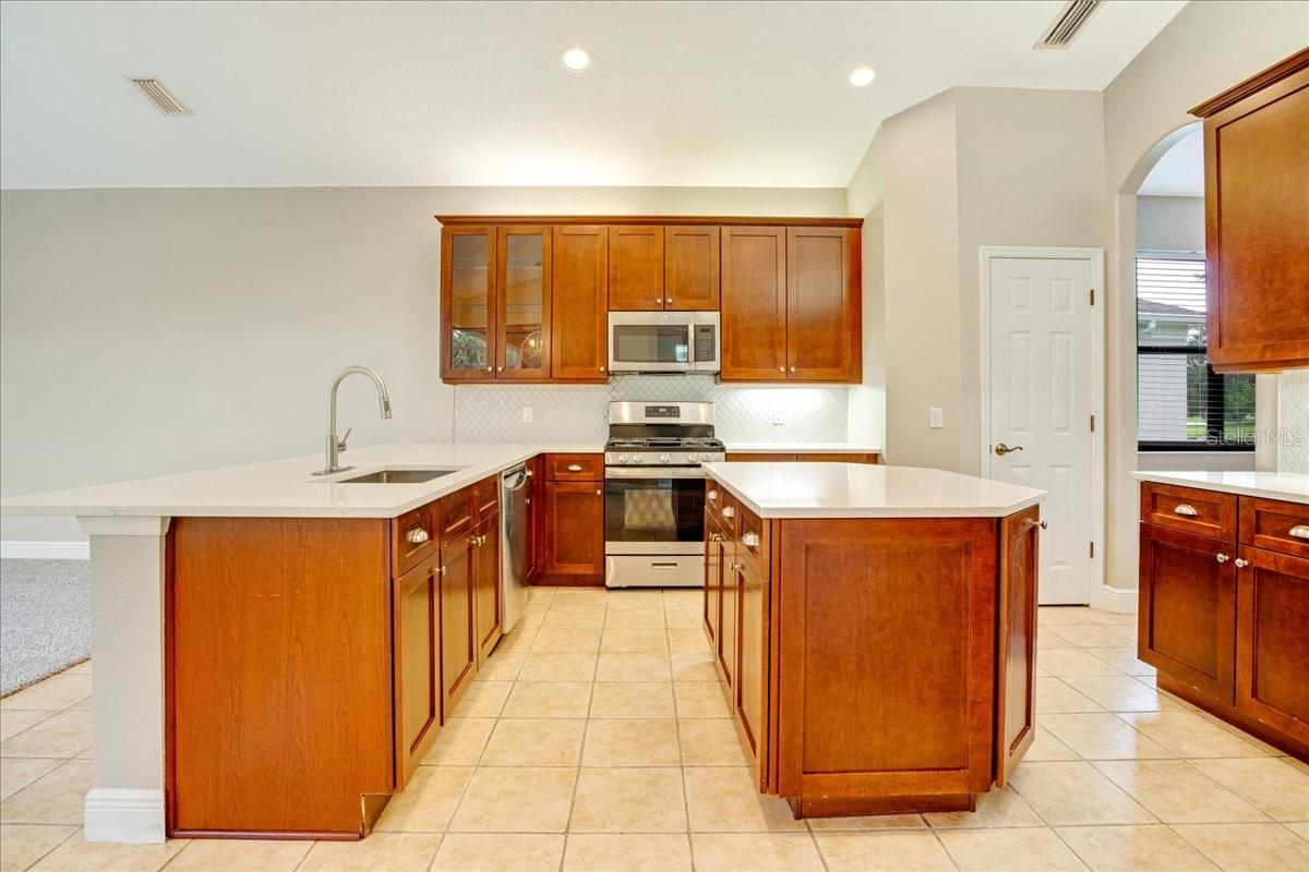 235 DAHLIA CT, BRADENTON, FL, 34212