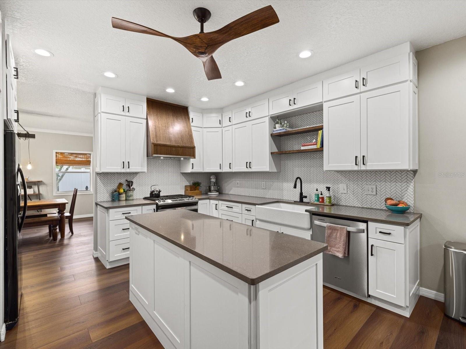 1705 WHARF RD, SARASOTA, FL, 34231