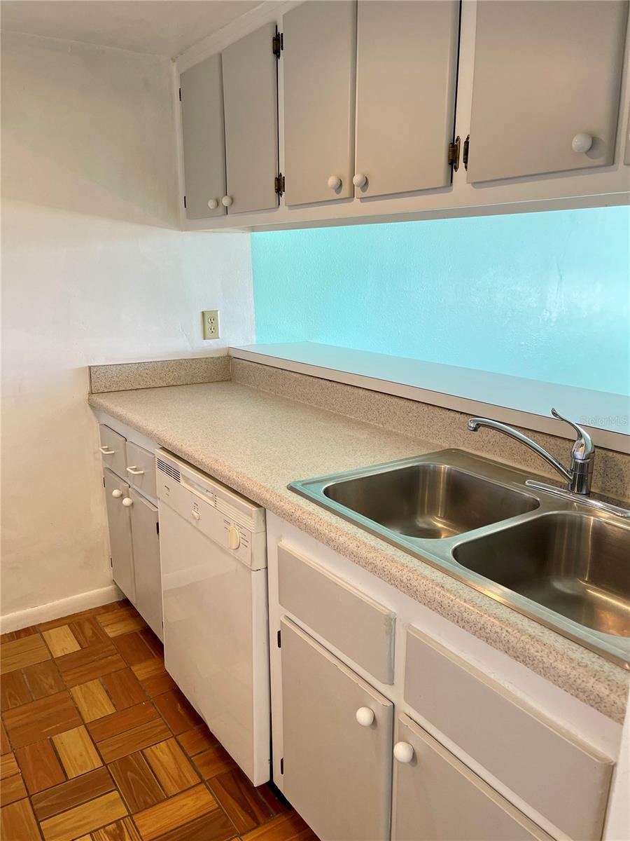 2525 W BAY DR #B32, LARGO, FL, 33770