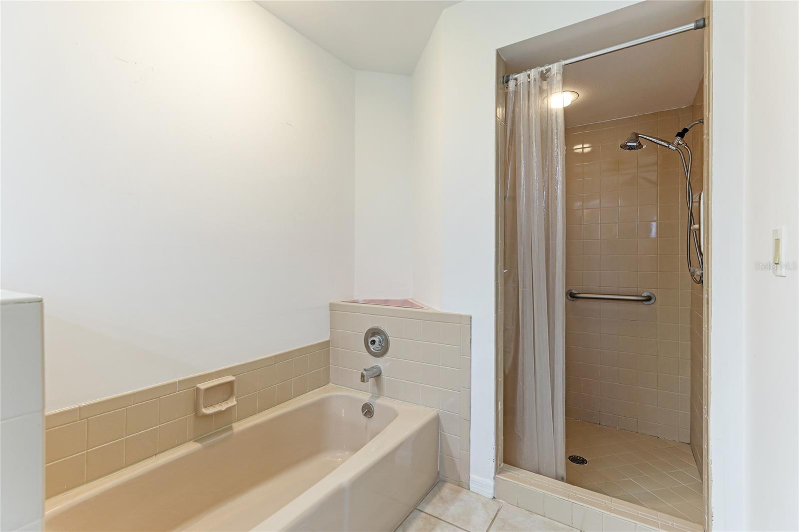 3977 WILSHIRE CIR E #194, SARASOTA, FL, 34238