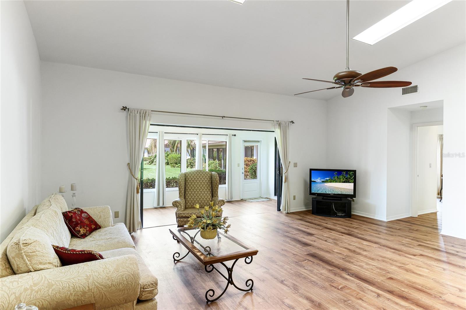 3977 WILSHIRE CIR E #194, SARASOTA, FL, 34238