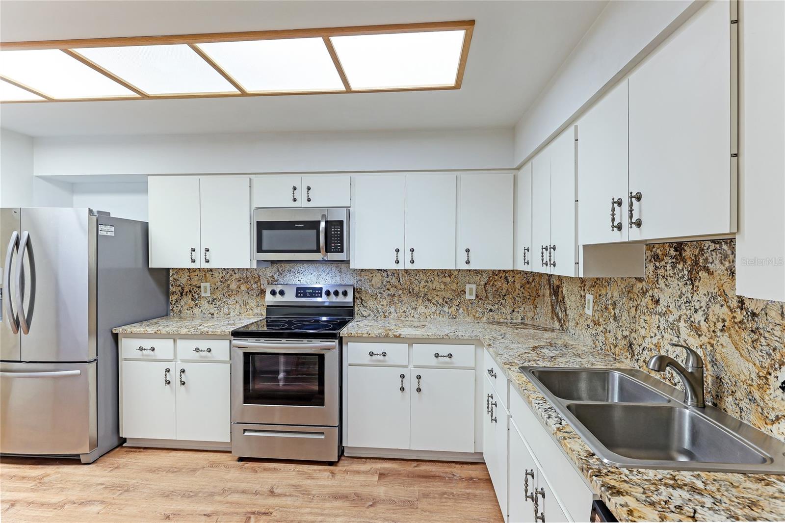 3977 WILSHIRE CIR E #194, SARASOTA, FL, 34238