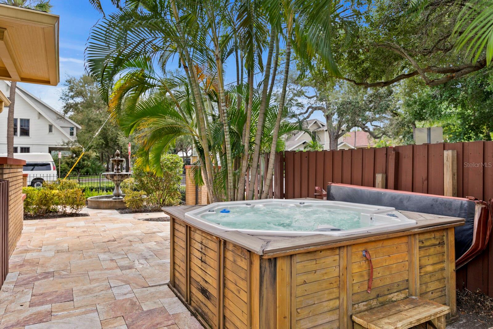 261 7TH AVE N, ST PETERSBURG, FL, 33701