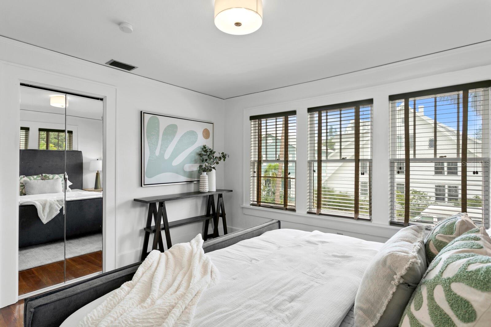 261 7TH AVE N, ST PETERSBURG, FL, 33701