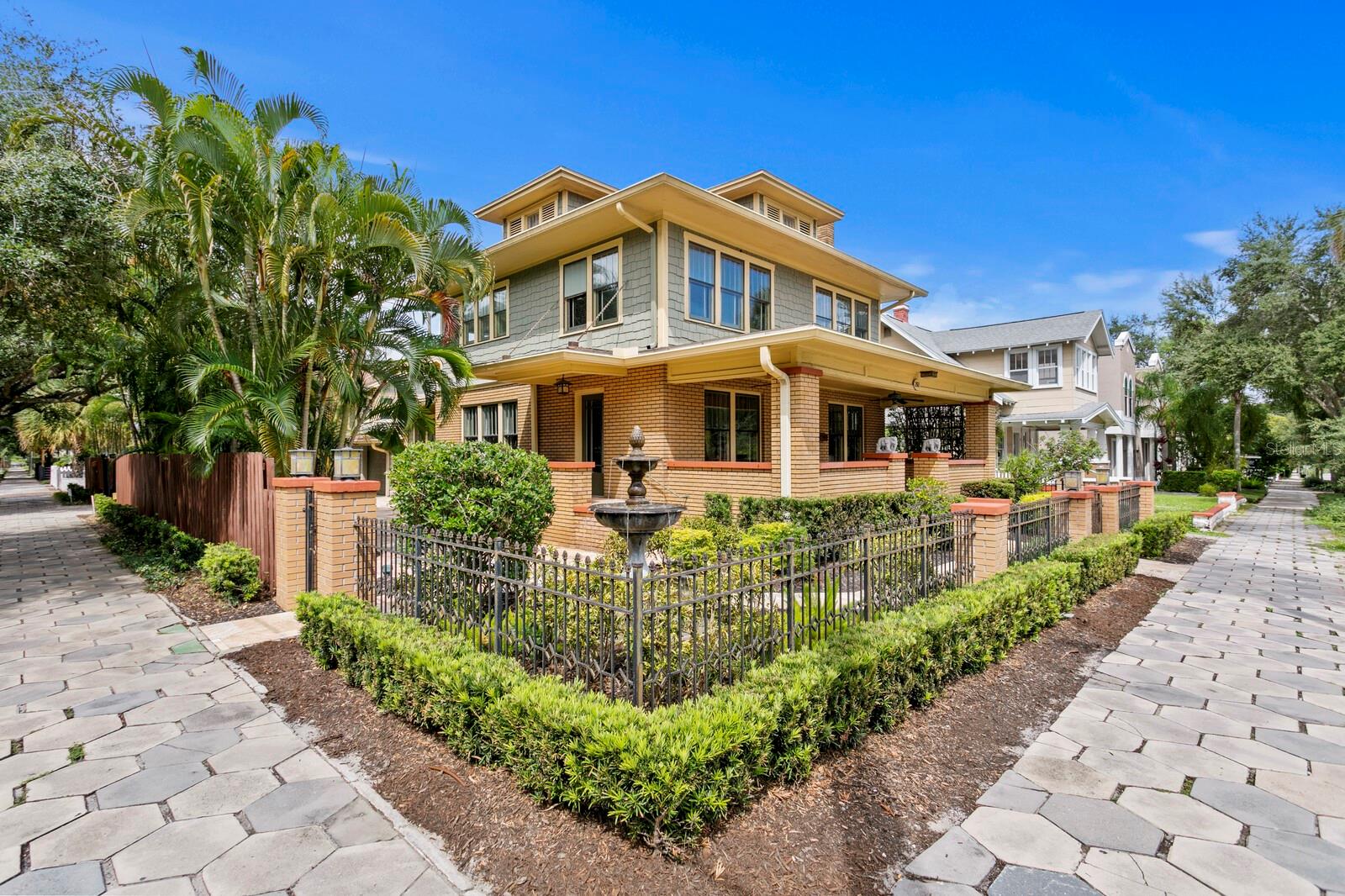 261 7TH AVE N, ST PETERSBURG, FL, 33701