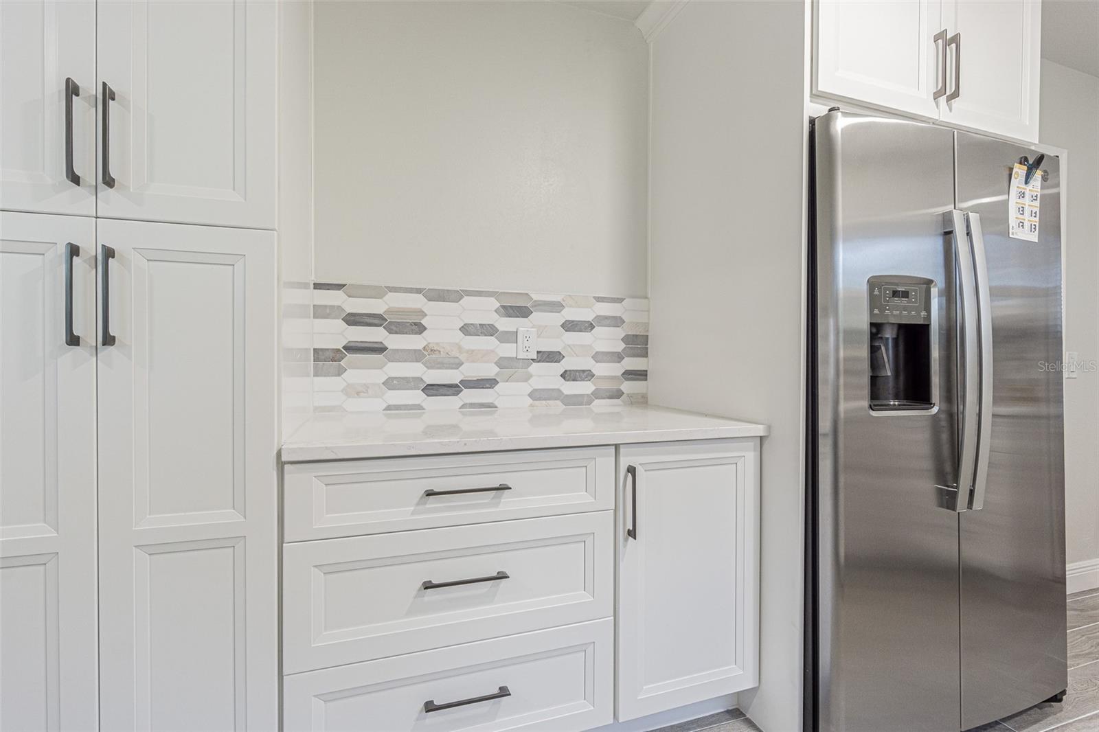 2367 WOODLAWN CIR W, ST PETERSBURG, FL, 33704