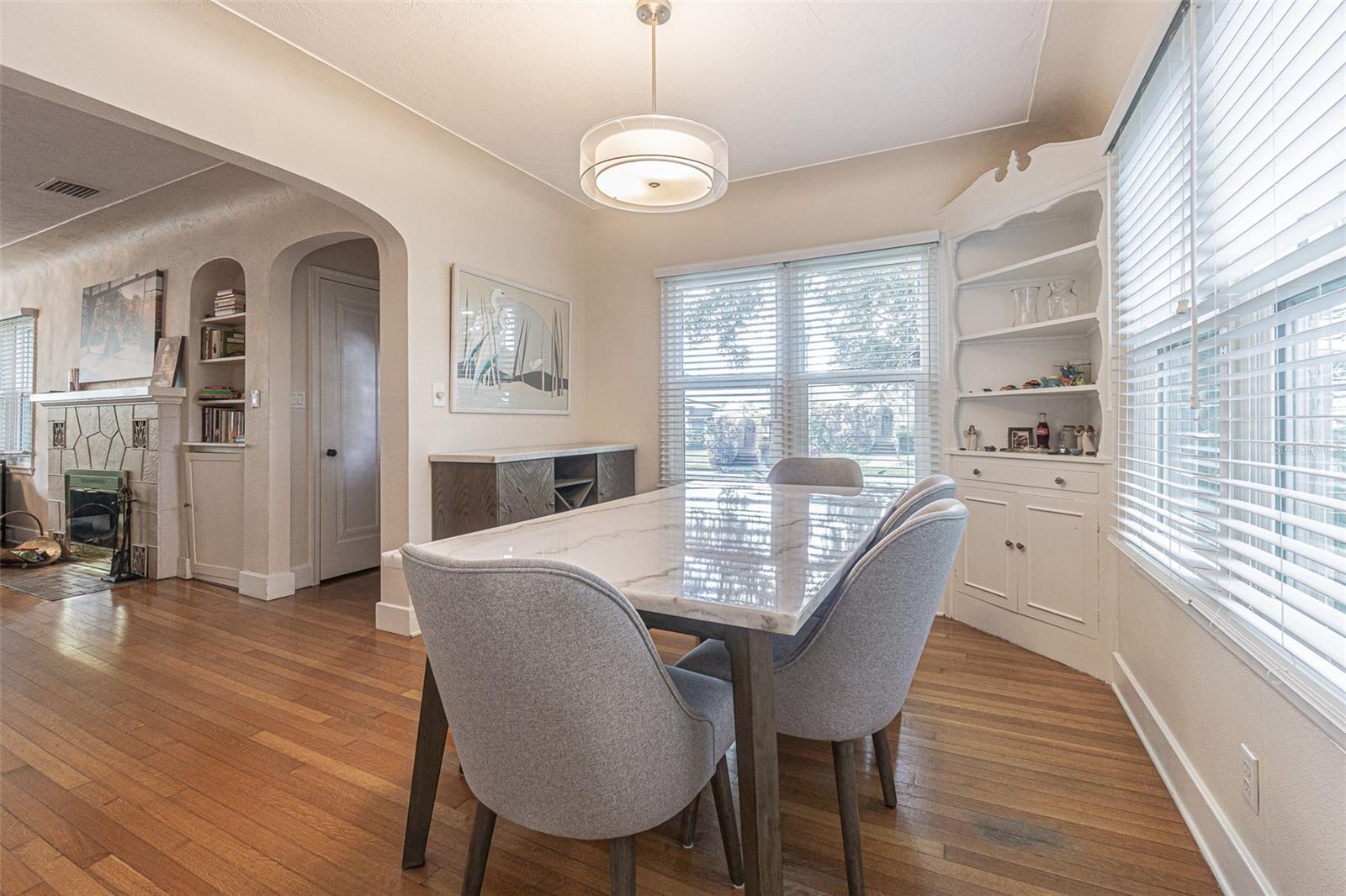 2367 WOODLAWN CIR W, ST PETERSBURG, FL, 33704