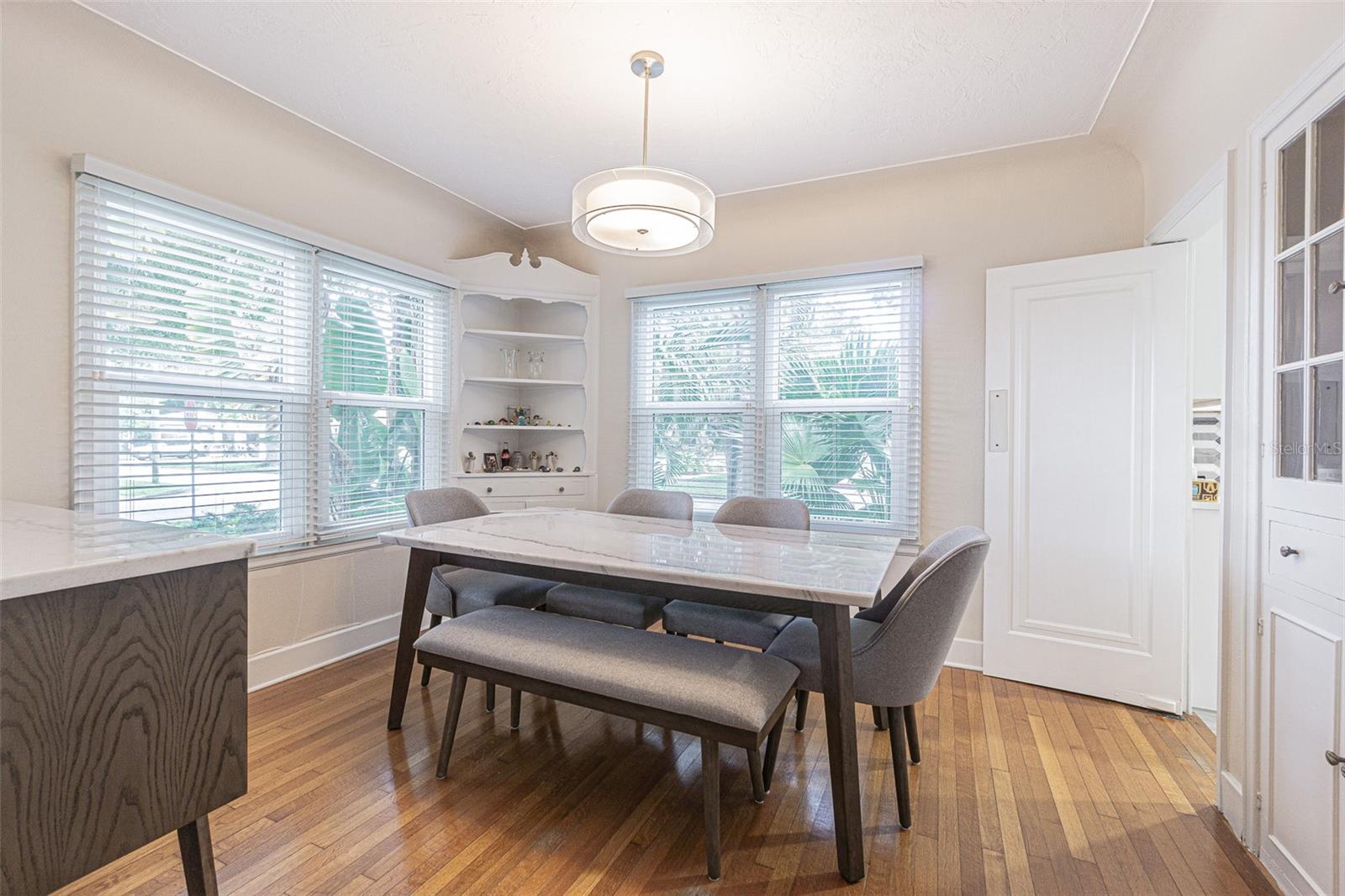 2367 WOODLAWN CIR W, ST PETERSBURG, FL, 33704