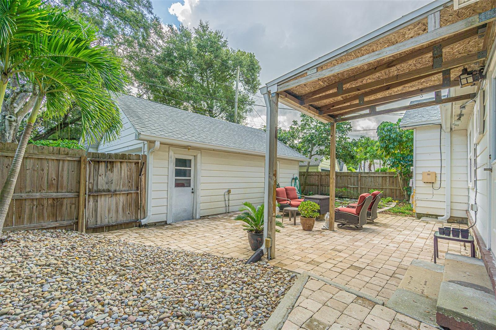 2367 WOODLAWN CIR W, ST PETERSBURG, FL, 33704