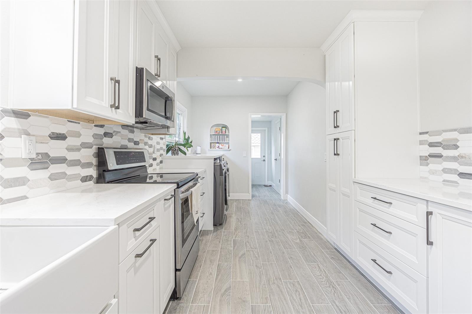 2367 WOODLAWN CIR W, ST PETERSBURG, FL, 33704