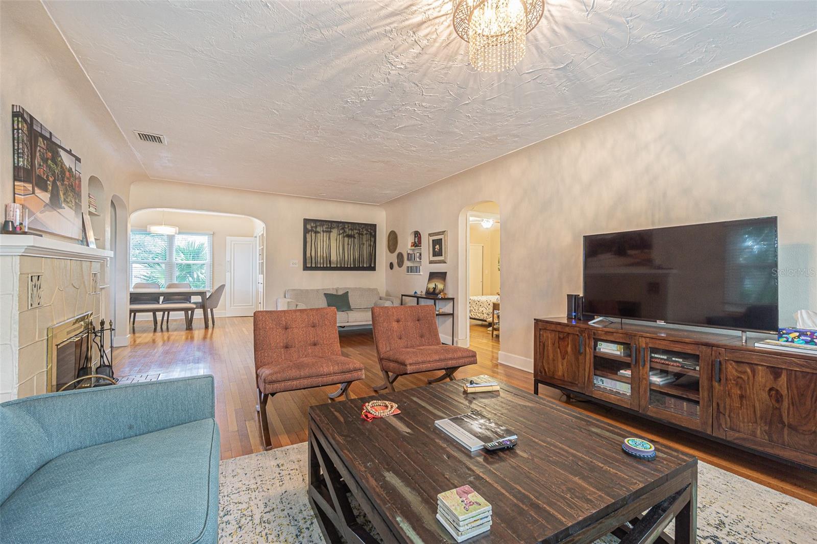 2367 WOODLAWN CIR W, ST PETERSBURG, FL, 33704