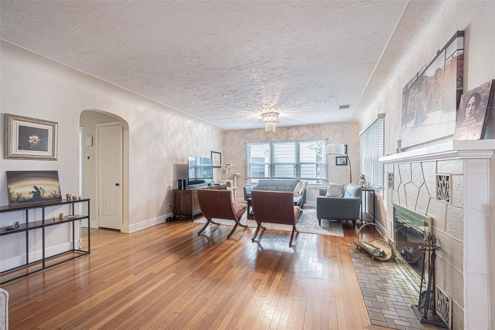 2367 WOODLAWN CIR W, ST PETERSBURG, FL, 33704