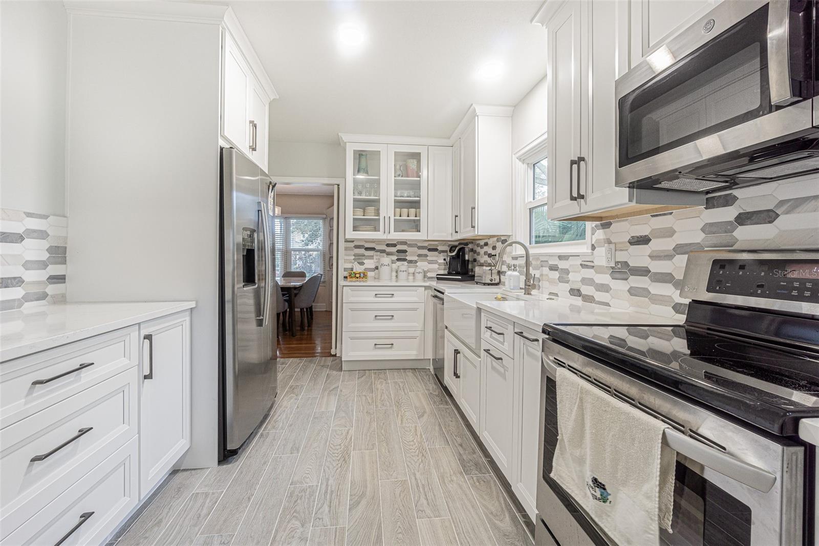 2367 WOODLAWN CIR W, ST PETERSBURG, FL, 33704