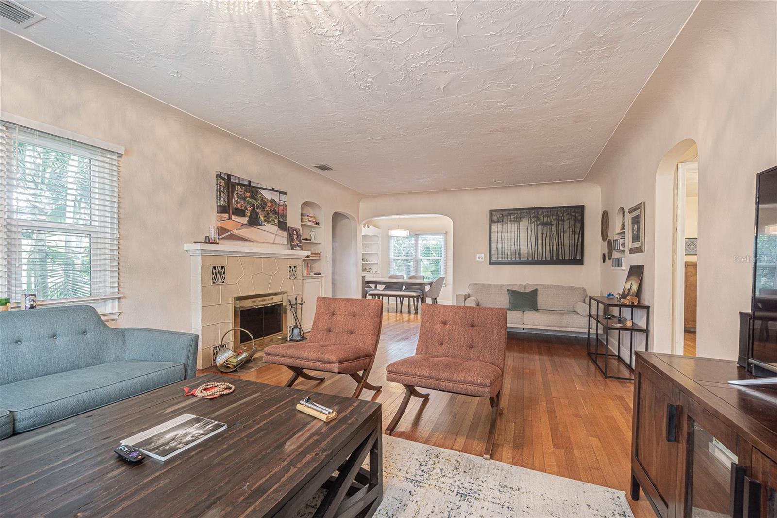 2367 WOODLAWN CIR W, ST PETERSBURG, FL, 33704