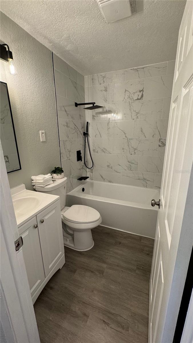 1090 EMERALD DR, MOUNT DORA, FL, 32757