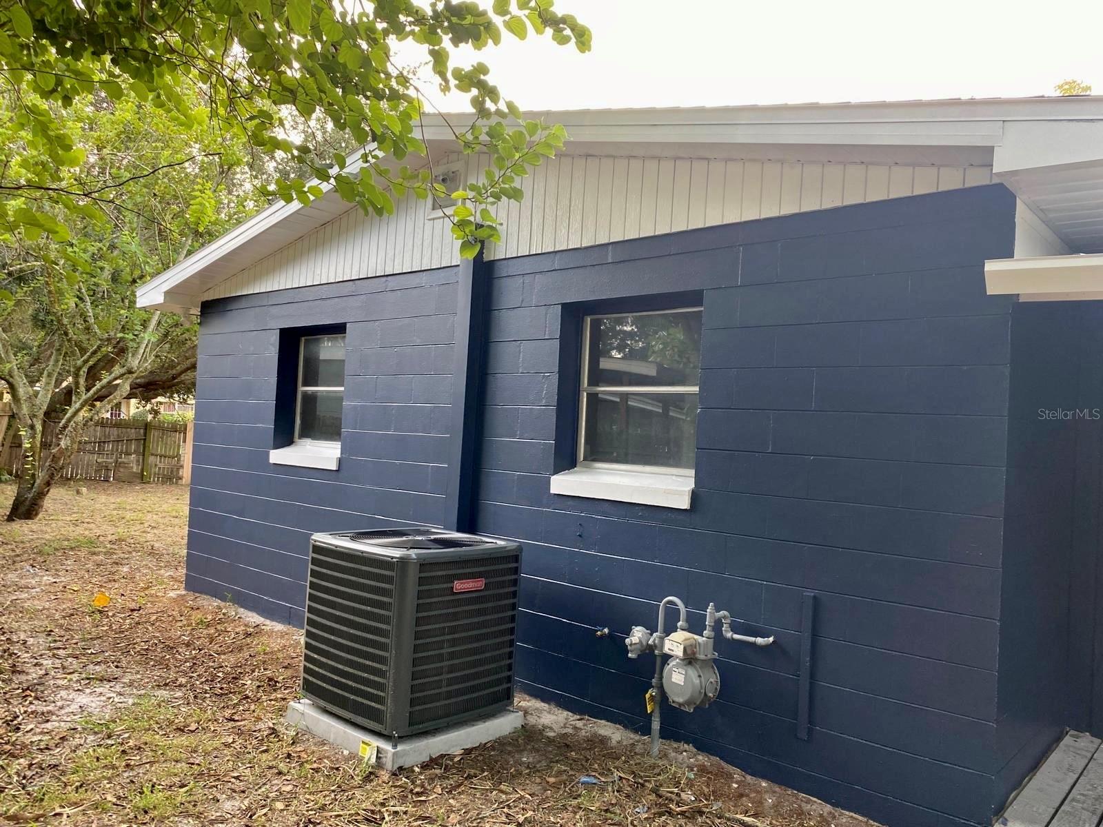 1090 EMERALD DR, MOUNT DORA, FL, 32757