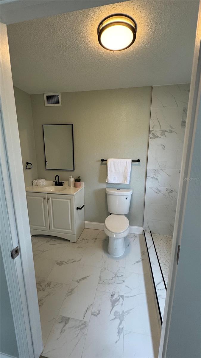 1090 EMERALD DR, MOUNT DORA, FL, 32757