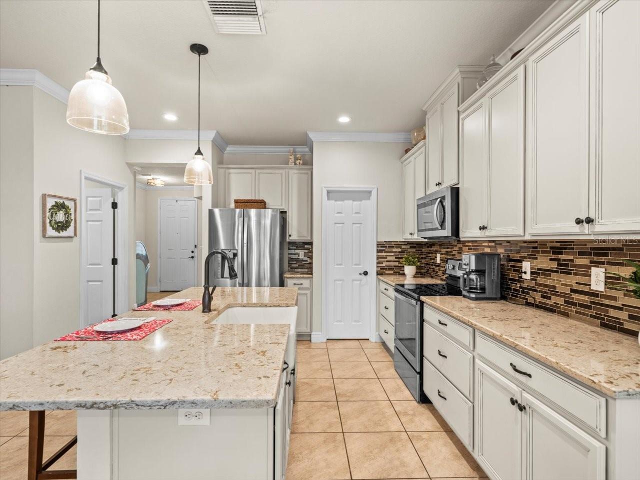 1100 MULTIFLORA LOOP, LUTZ, FL, 33558