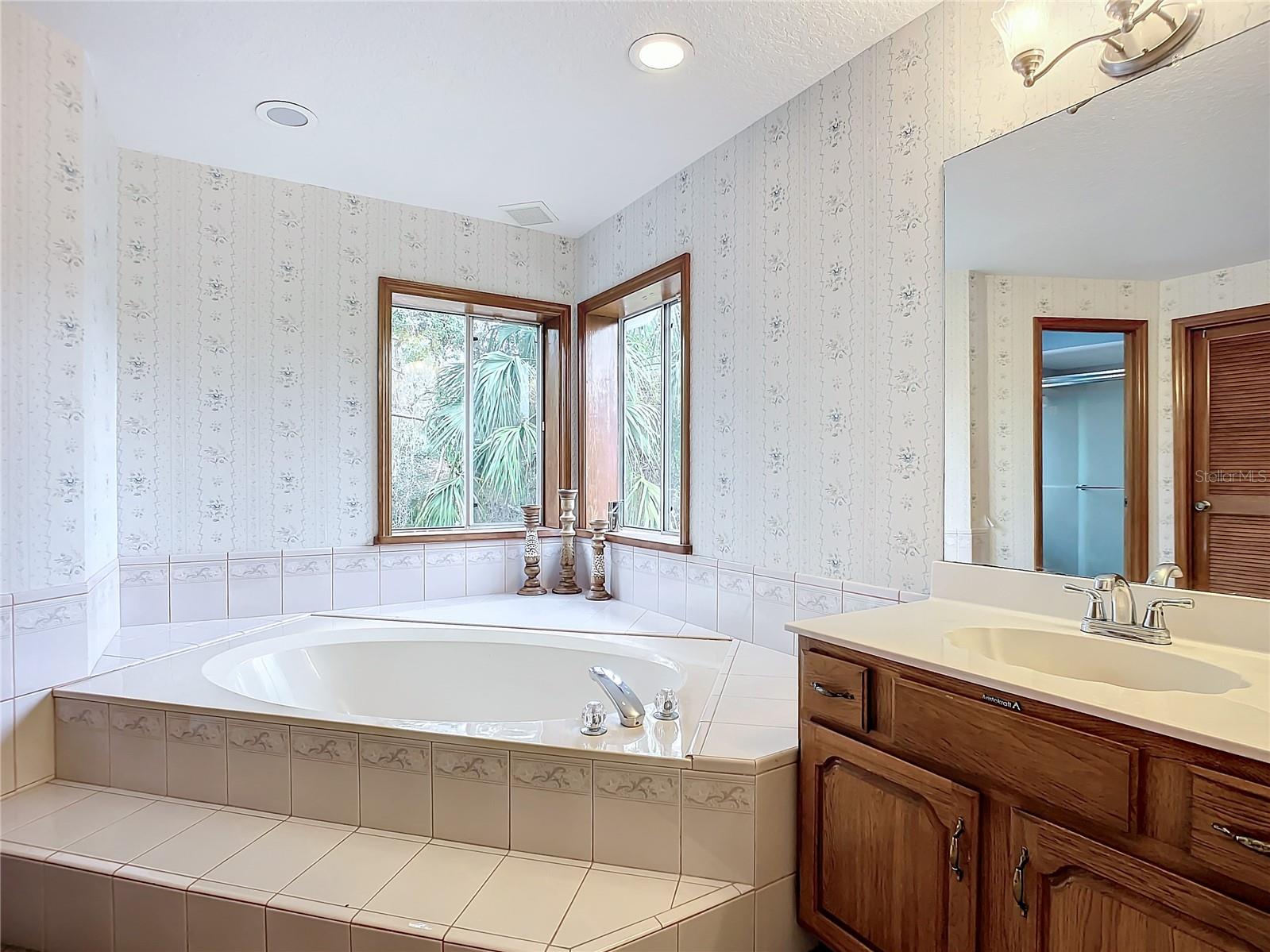 335 SAXON BLVD, DELTONA, FL, 32725