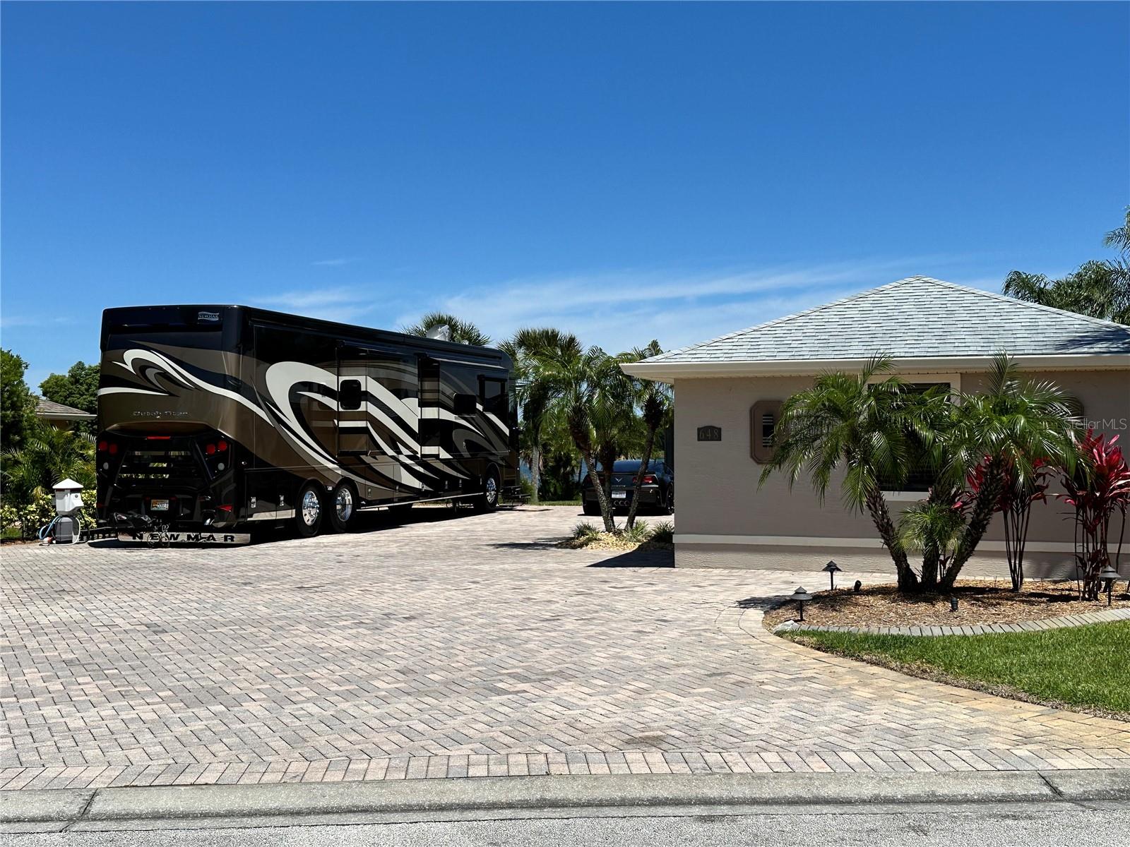 648 MEANDERING WAY, POLK CITY, FL, 33868