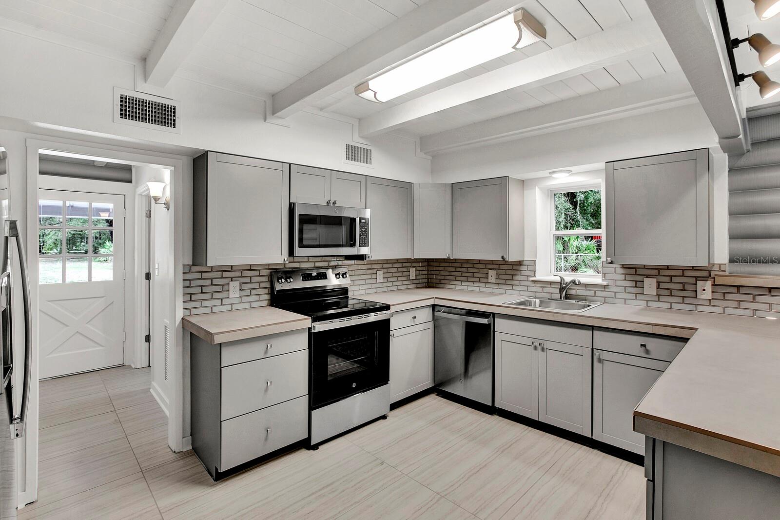 107 DINKLA LN, PALATKA, FL, 32177