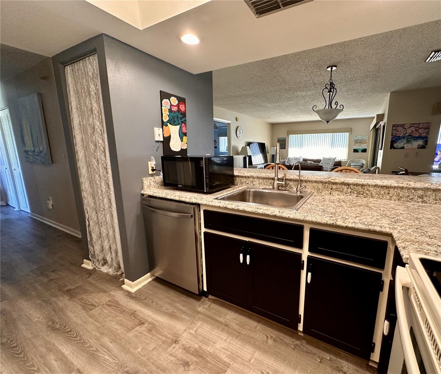 2753 COUNTRYSIDE BLVD #105, CLEARWATER, FL, 33761