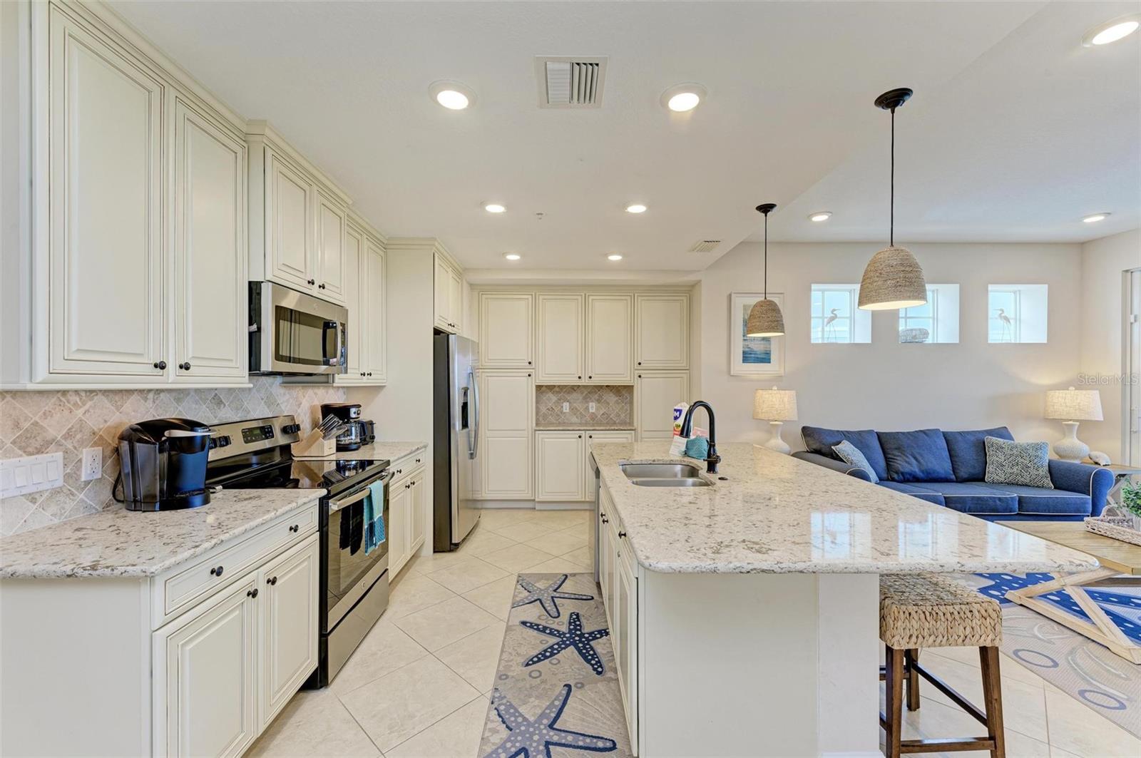 391 ARUBA CIR #302, BRADENTON, FL, 34209