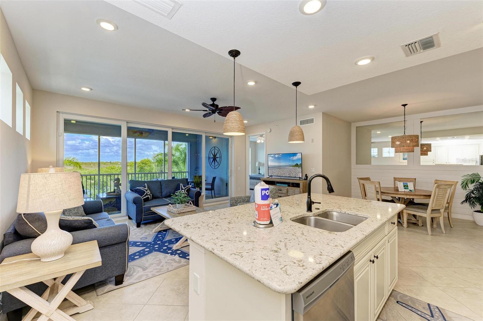 391 ARUBA CIR #302, BRADENTON, FL, 34209