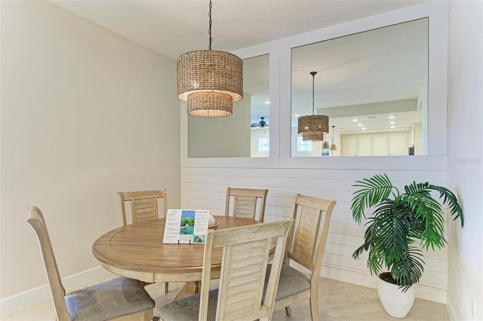 391 ARUBA CIR #302, BRADENTON, FL, 34209