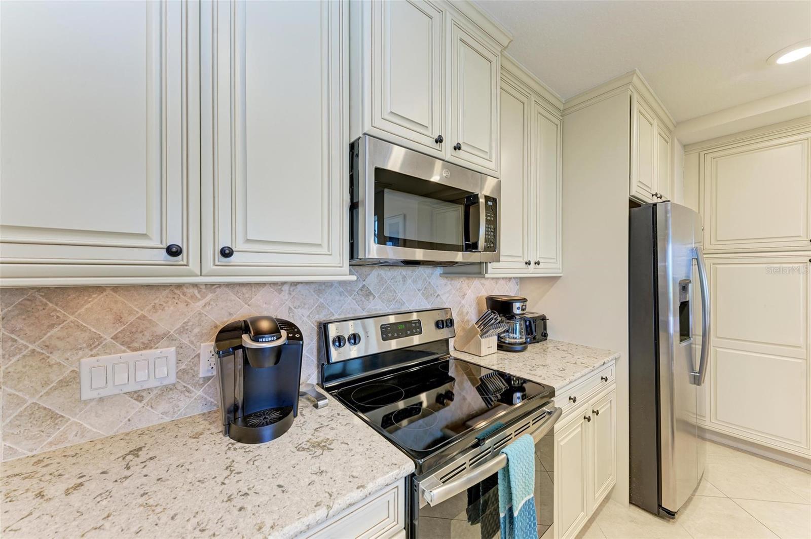 391 ARUBA CIR #302, BRADENTON, FL, 34209