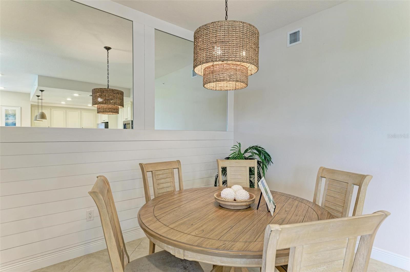 391 ARUBA CIR #302, BRADENTON, FL, 34209