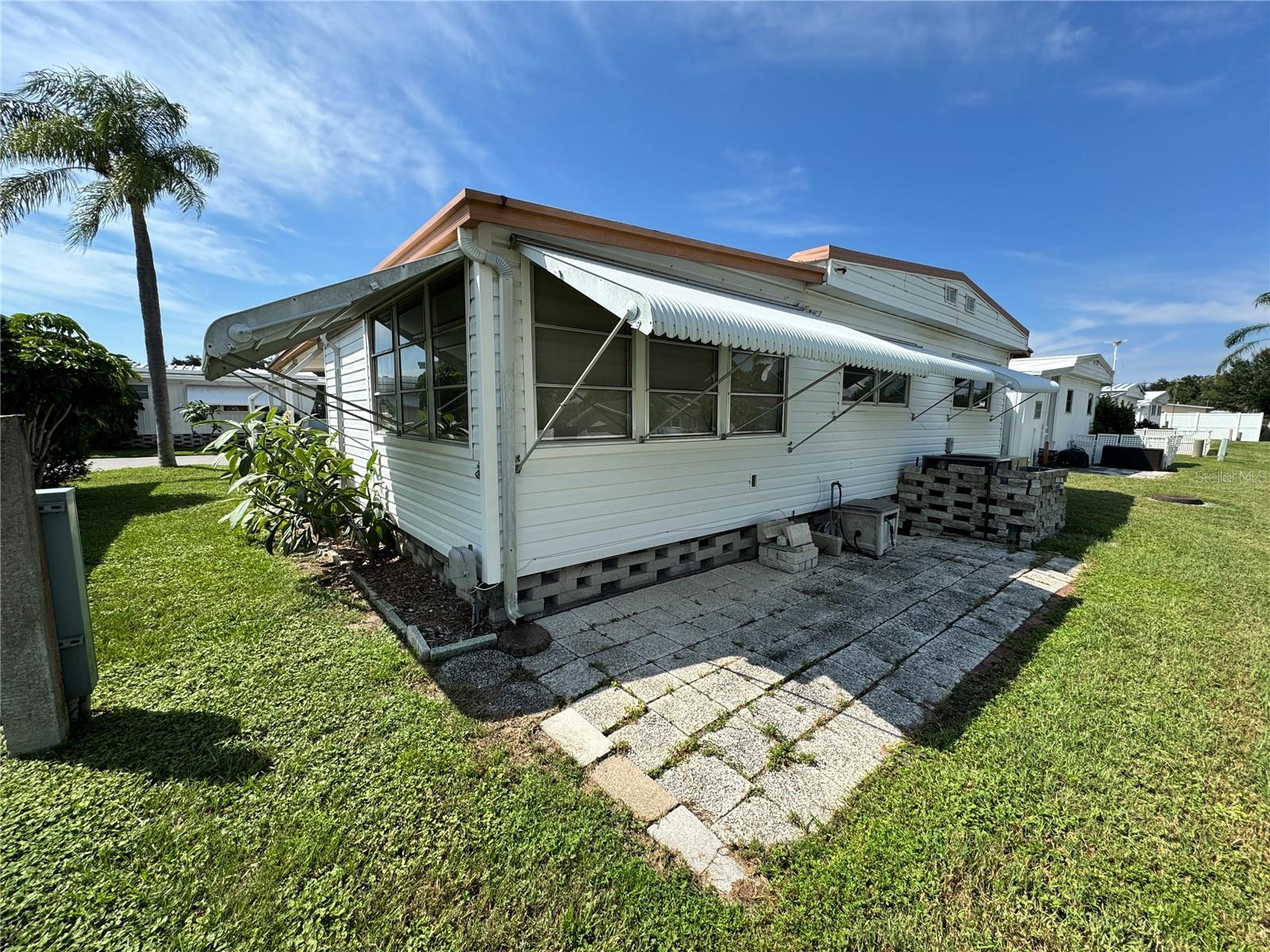 TB8305789 Property Photo