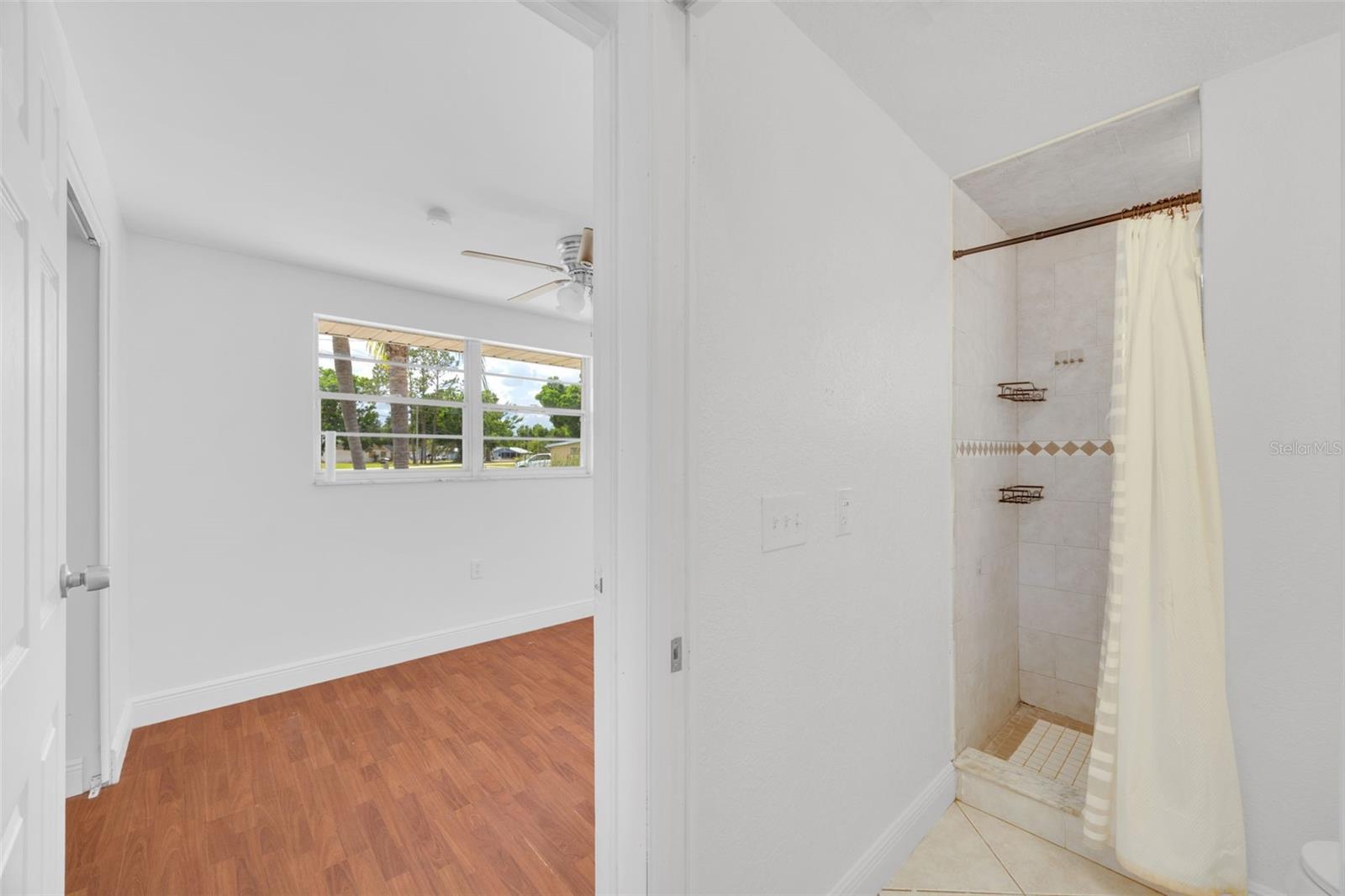 233 W COLLEGE AVE, RUSKIN, FL, 33570