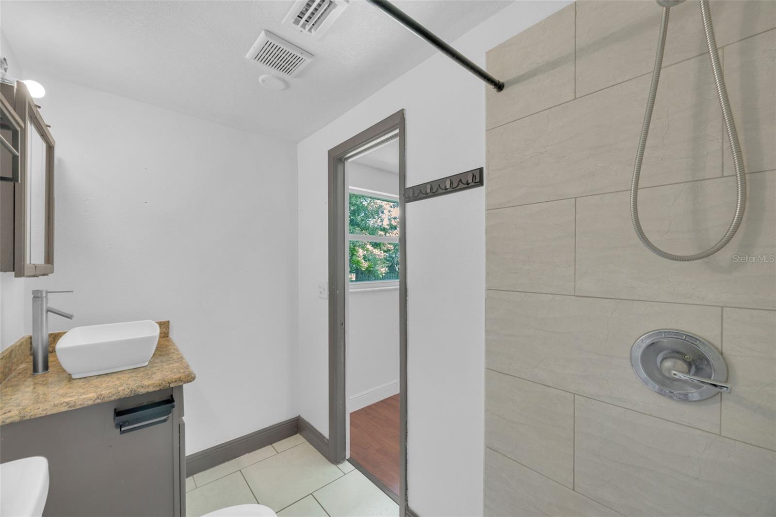 233 W COLLEGE AVE, RUSKIN, FL, 33570