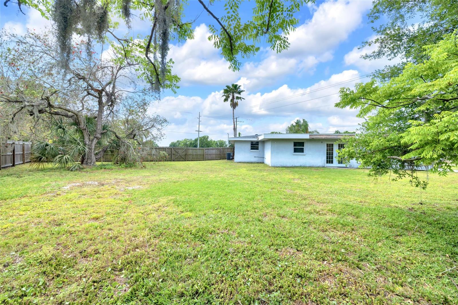 233 W COLLEGE AVE, RUSKIN, FL, 33570