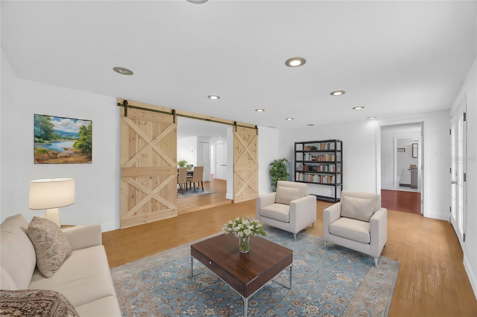233 W COLLEGE AVE, RUSKIN, FL, 33570