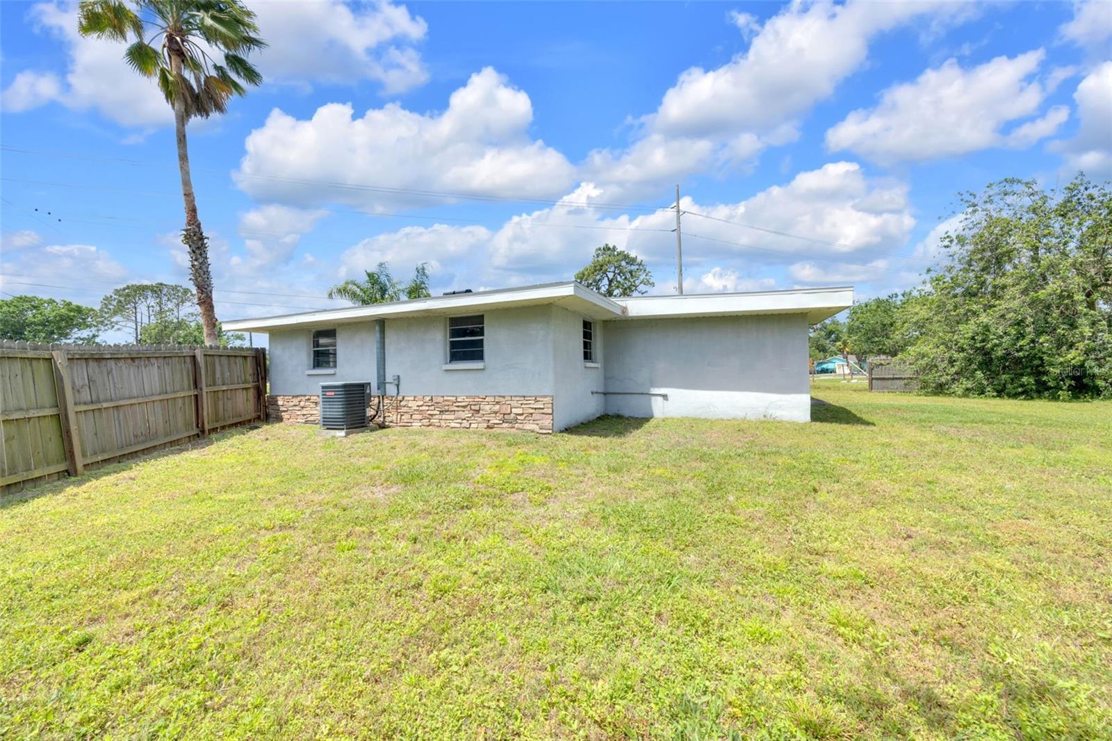 233 W COLLEGE AVE, RUSKIN, FL, 33570