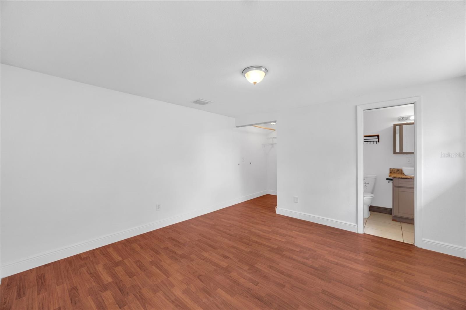233 W COLLEGE AVE, RUSKIN, FL, 33570