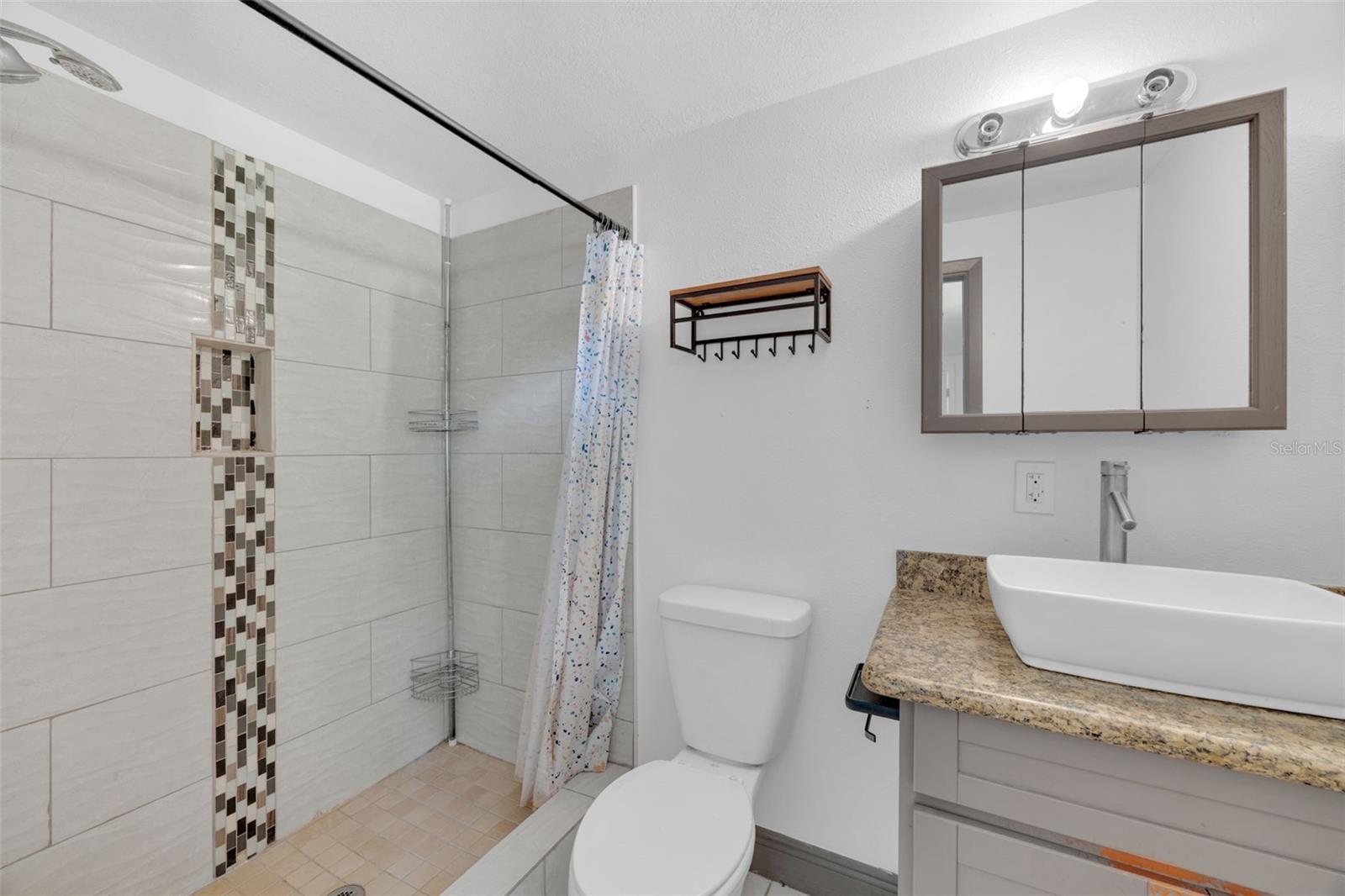 233 W COLLEGE AVE, RUSKIN, FL, 33570