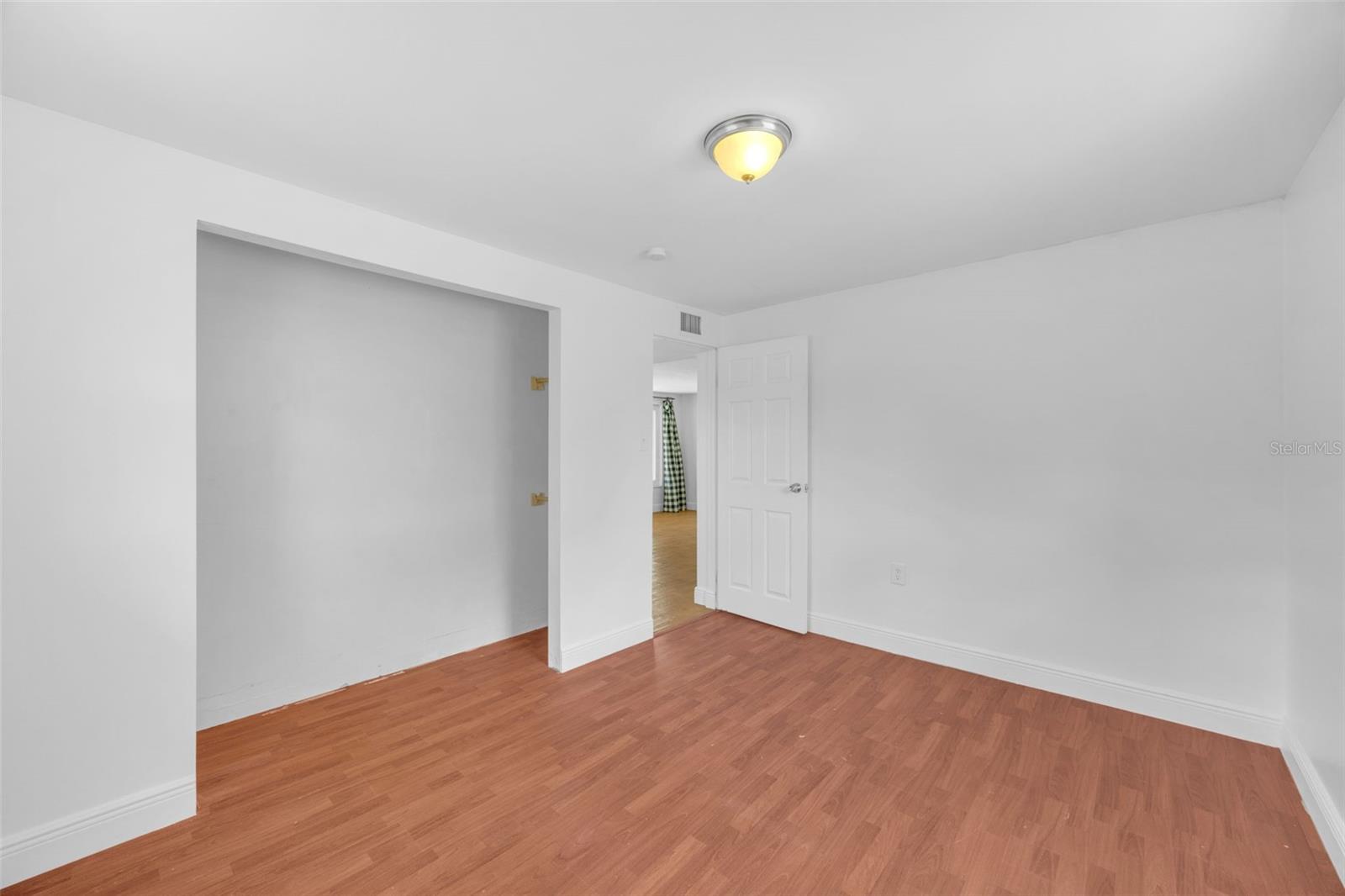 233 W COLLEGE AVE, RUSKIN, FL, 33570