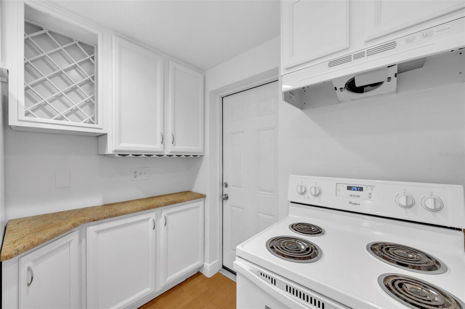 233 W COLLEGE AVE, RUSKIN, FL, 33570