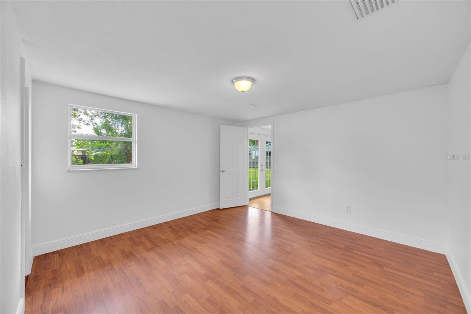 233 W COLLEGE AVE, RUSKIN, FL, 33570