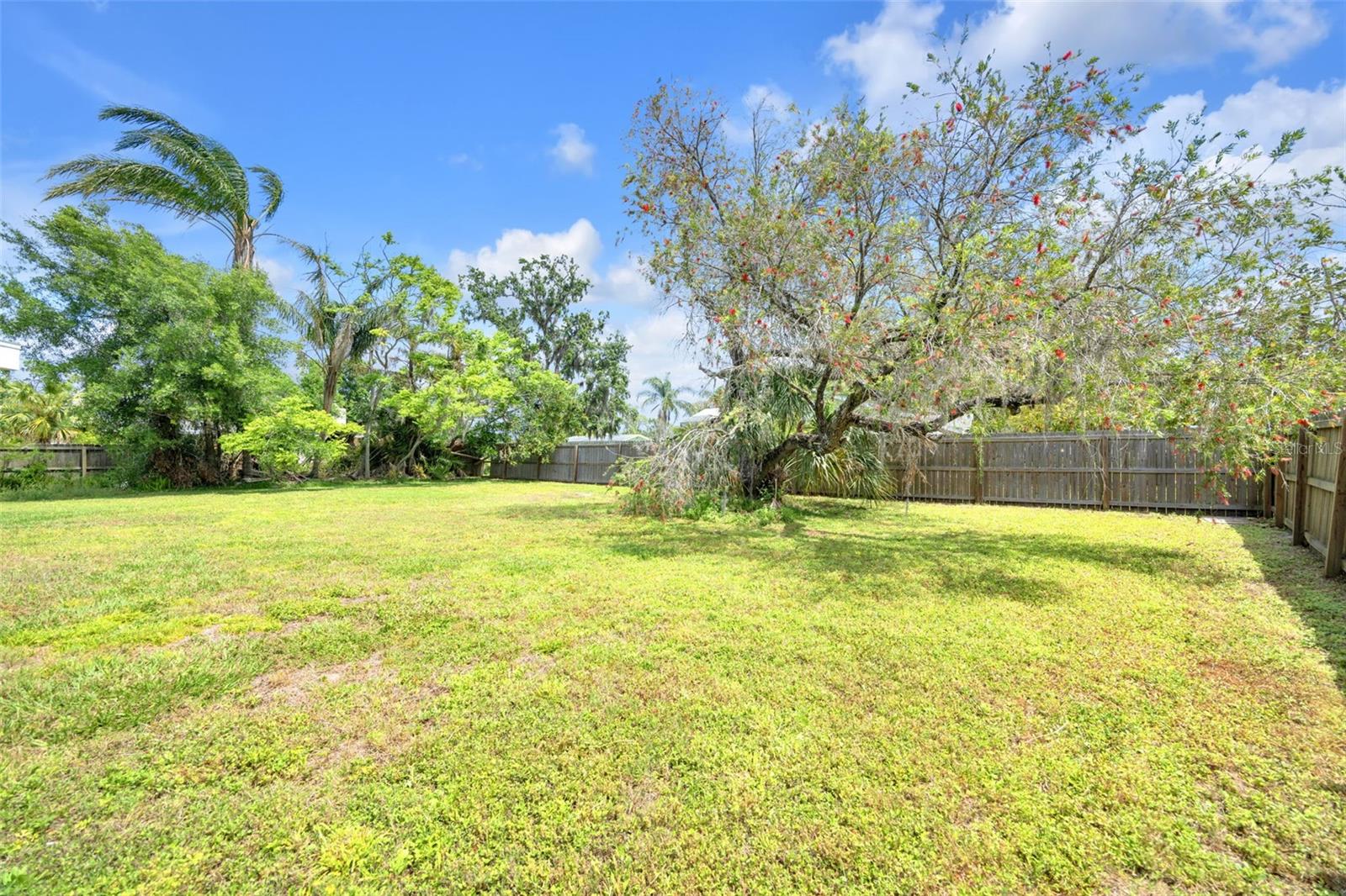 233 W COLLEGE AVE, RUSKIN, FL, 33570