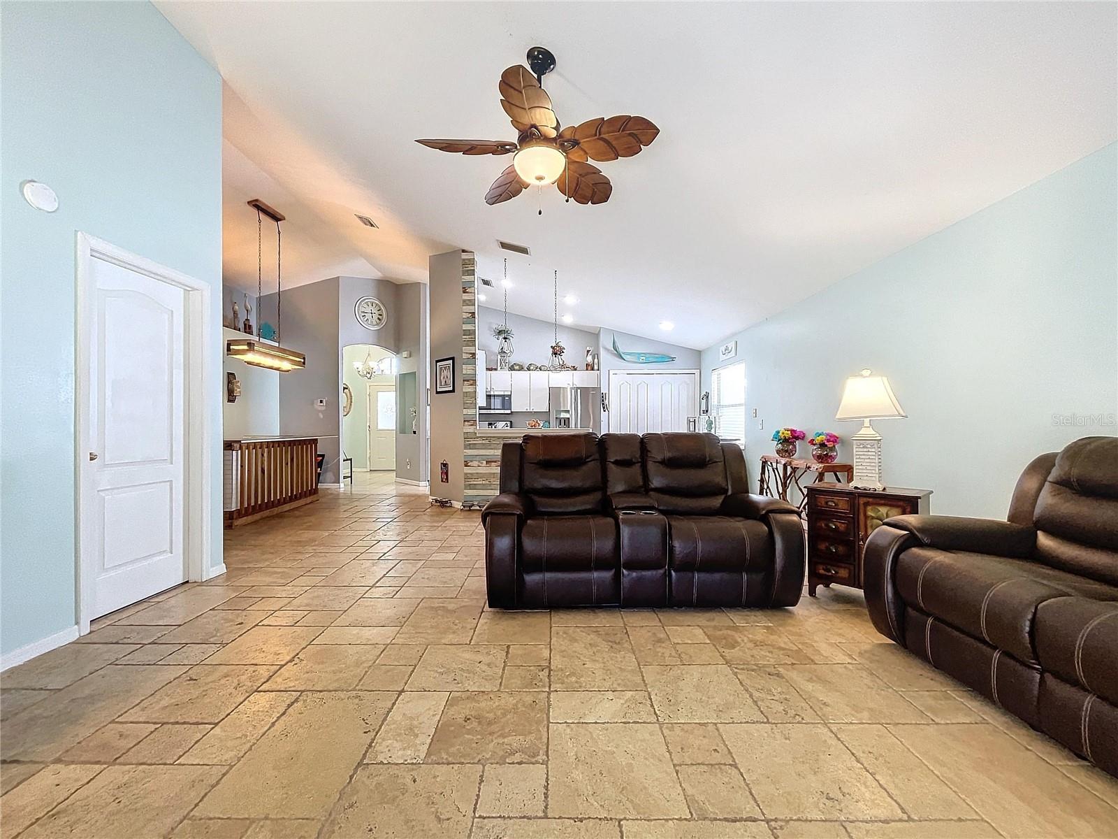 7613 HAMPSHIRE GARDEN PL, APOLLO BEACH, FL, 33572