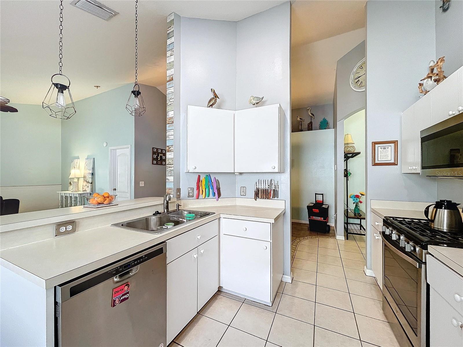 7613 HAMPSHIRE GARDEN PL, APOLLO BEACH, FL, 33572
