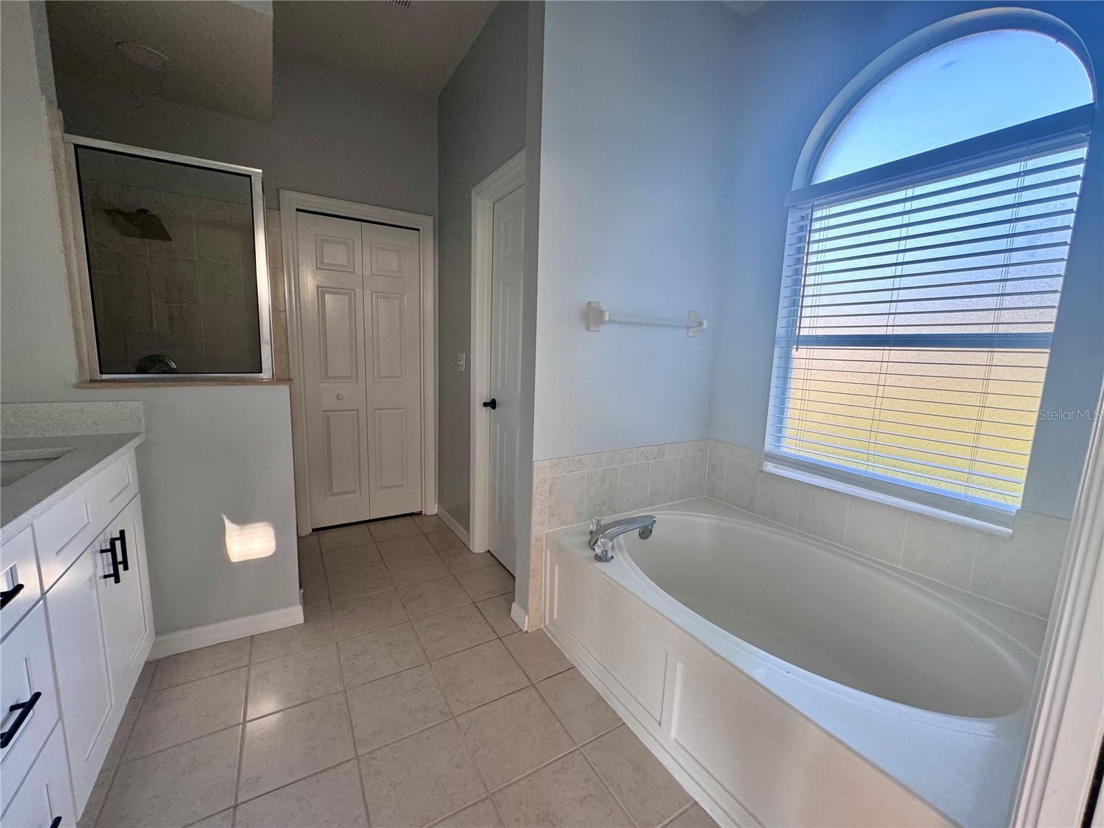 1127 BARCLAY WOOD DR, RUSKIN, FL, 33570