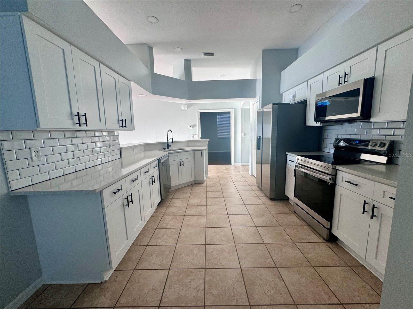 1127 BARCLAY WOOD DR, RUSKIN, FL, 33570