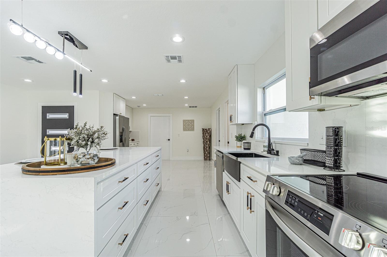 7408 W HENRY AVE, TAMPA, FL, 33615